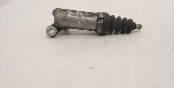 Audi 80 90 S2 B4 Clutch slave cylinder 4A0721261