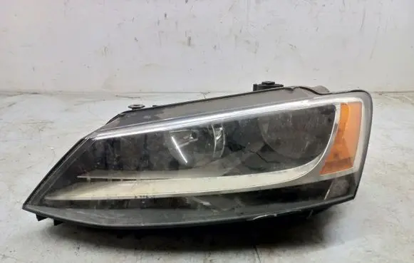 Volkswagen Jetta VI Headlight/headlamp
