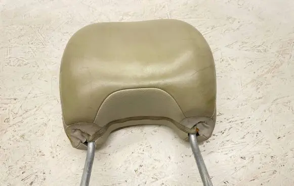 Volvo XC90 Front seat headrest 