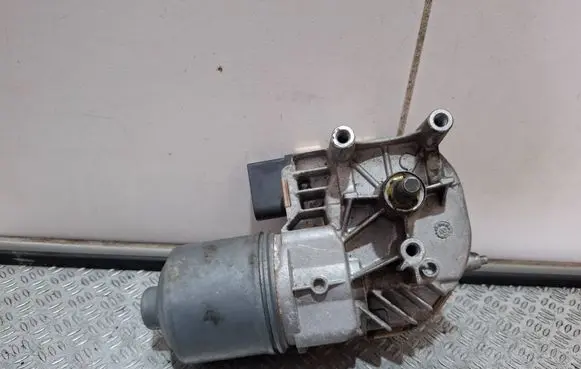 Volkswagen Golf VI Wiper motor 1K2955119E
