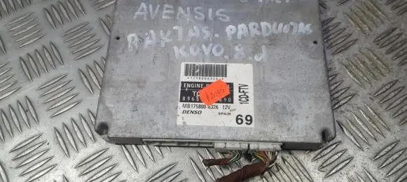 Toyota Avensis T250 Engine control unit/module 8966105690 89661-05690