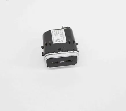 Mercedes-Benz GLS X166 USB socket connector A1678205201