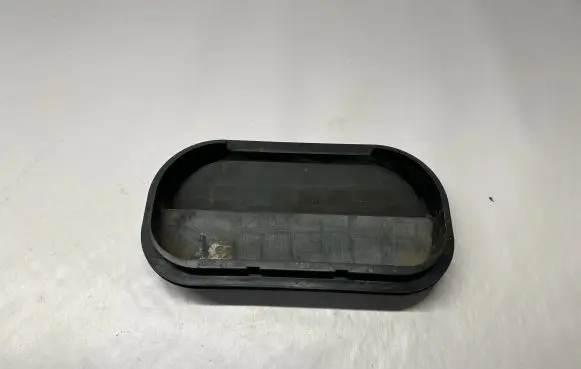 Volkswagen Jetta VII Quarter panel pressure vent 6R0819465