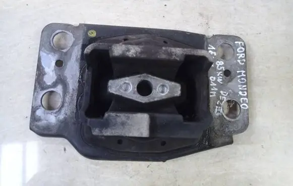 Ford Mondeo MK IV Engine mount bracket