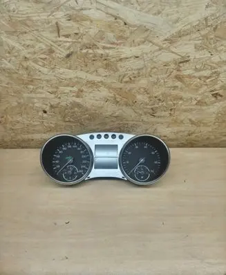 Speedometer (instrument cluster)