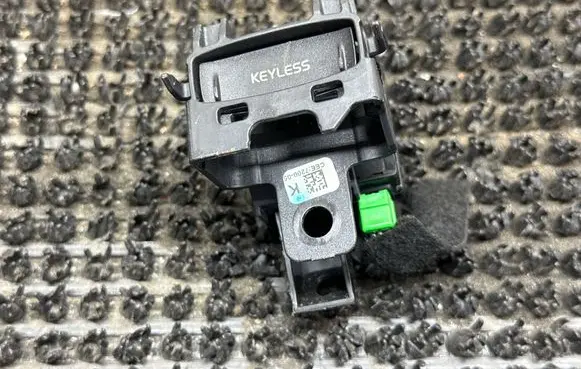 Volvo V40 Cross country Ignition lock AH4N15607AE 28227917