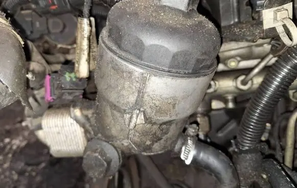 Opel Meriva A Oil filter cover 
