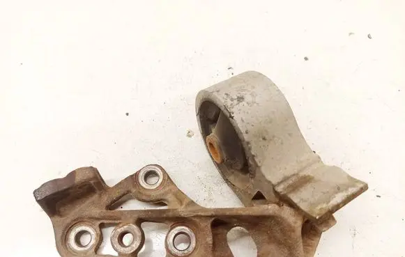 Toyota Yaris Engine mount bracket 