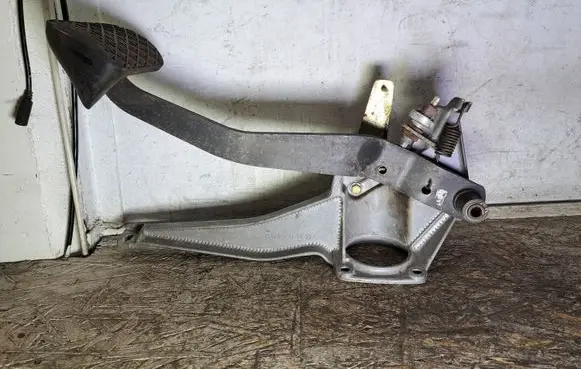 Mercedes-Benz S W126 Brake pedal 1262901819