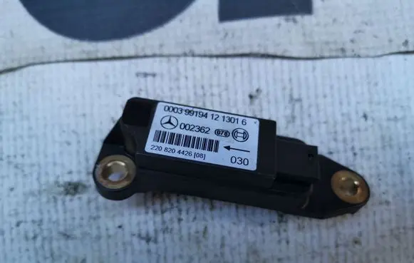 Mercedes-Benz S W220 Airbag deployment crash/impact sensor A2208204426 2208204426