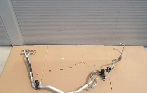 Opel Grandland X Air conditioning (A/C) pipe/hose 9831702280