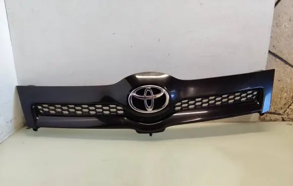 Toyota Corolla Verso E121 Front bumper upper radiator grill 531110F020