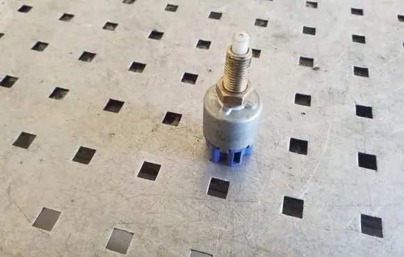 Toyota RAV 4 (XA20) Brake pedal sensor switch