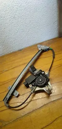 Mitsubishi Carisma Rear door window regulator motor 105683104