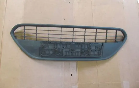 Ford Focus Front bumper upper radiator grill 8M5117B968A EKN0097A