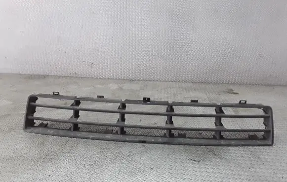 Volkswagen Golf IV Front bumper lower grill 1J0853677D