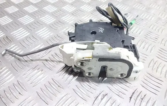 Mitsubishi Lancer VIII Front door lock