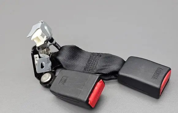 Mazda 3 III Rear seatbelt buckle AEK70938 AEK70822
