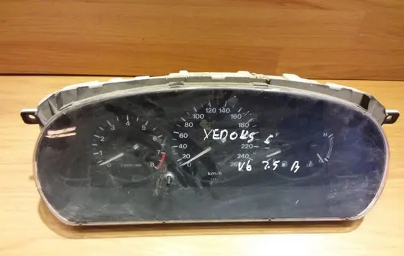 Mazda Xedos 9 Speedometer (instrument cluster) TA04A