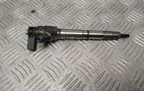 Audi A4 S4 B8 8K Fuel injector 04L130277AE