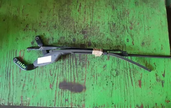 Mercedes-Benz E W211 Front wiper blade arm