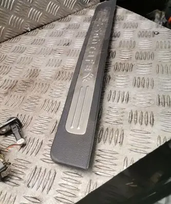 Hyundai Santa Fe Front sill trim cover 858712b000