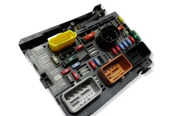 Peugeot Partner Fuse module 9664706280