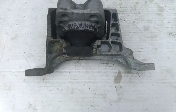 Mazda 3 I Engine mount bracket B32T39060