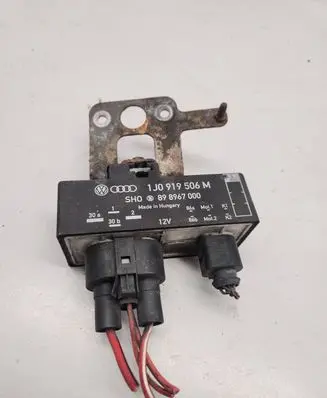 Volkswagen Polo IV 9N3 Coolant fan relay 1J0919506M 898967000
