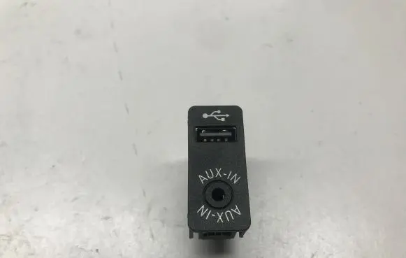 BMW 2 F22 F23 AUX in-socket connector 84109229246 9229246