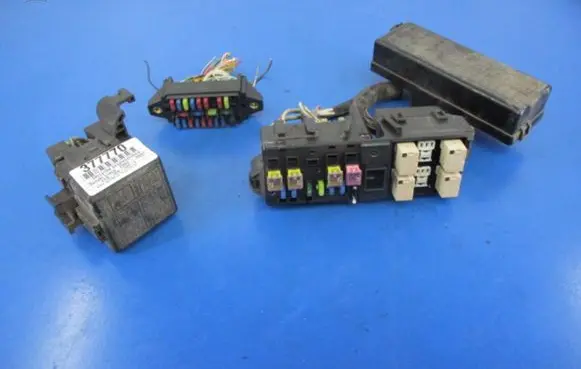 Suzuki Liana Fuse box set