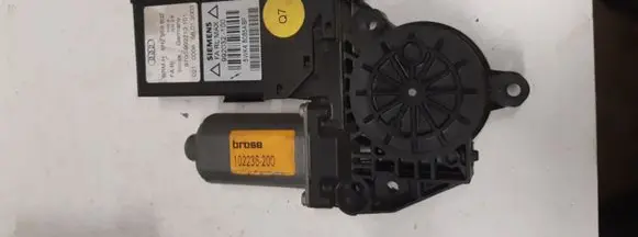 Audi A4 S4 B6 8E 8H Front door window regulator motor 8H2959802
