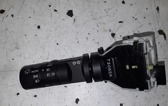 Nissan Qashqai Light switch 7306sn