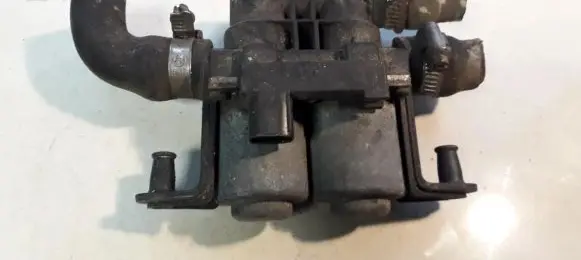 BMW 5 E39 Coolant heater control valve 8374995 1147412137