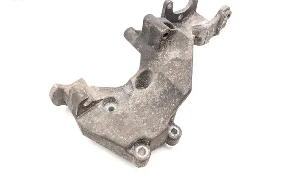 Hyundai Santa Fe Generator/alternator bracket 