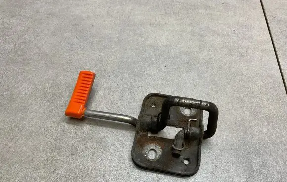 Volkswagen Polo V 6R Engine bonnet/hood lock/latch loop/hook 6R0823186C