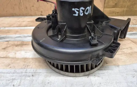 Volkswagen Fox Heater fan/blower 6Q1819015G A1915
