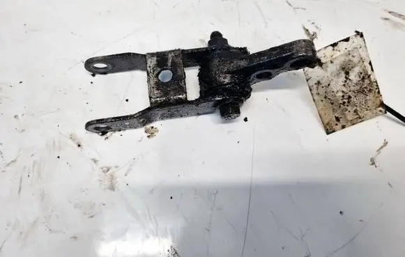 Volvo S60 Engine mounting bracket 