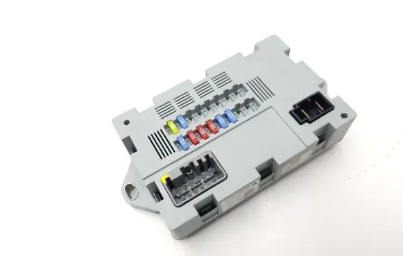 Jaguar XF X260 Fuse module CPLA14Q073AA 73707520 71739084