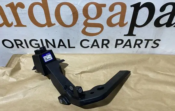 Volvo XC40 Fender mounting bracket 32234762