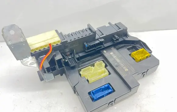 Mercedes-Benz C W204 Fuse module 2045458401 2044423500 2045456332