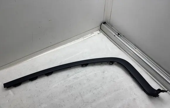 (B) pillar trim (bottom)