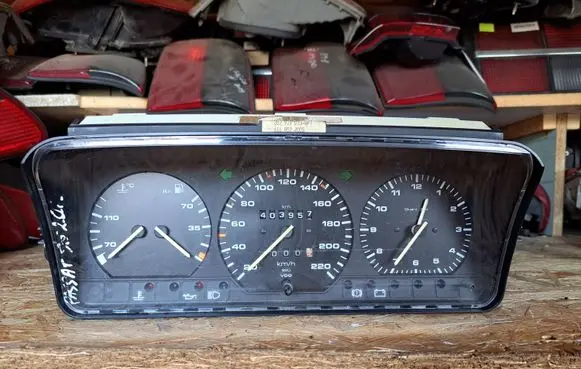 Volkswagen PASSAT B3 Speedometer (instrument cluster) 357919033BP 6160522005