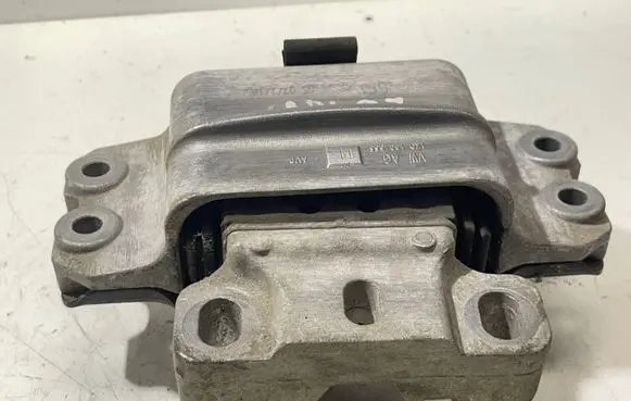 Volkswagen Caddy Engine mount bracket 1K0199555