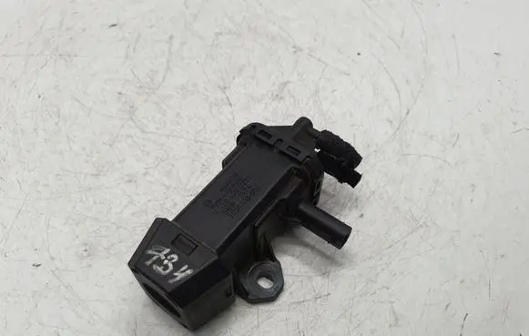 BMW X3 E83 Vacuum valve 7796338 11747796338
