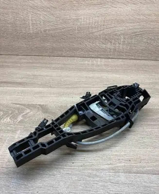 BMW 1 F20 F21 Front door exterior handle/bracket 7268446