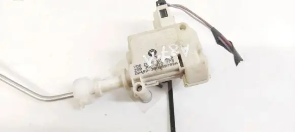 Volkswagen PASSAT B6 Central locking motor 3C0810773 3B0959782A