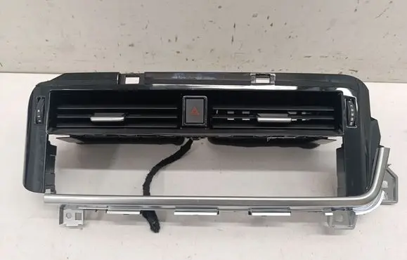 Nissan Qashqai J12 Dash center air vent grill 687516UA0A