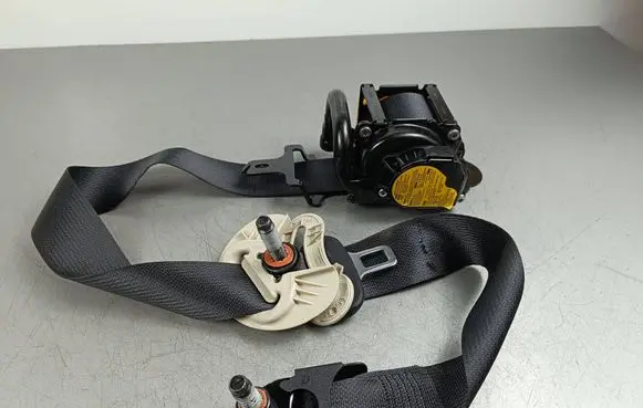 Genesis GV70 Rear seatbelt