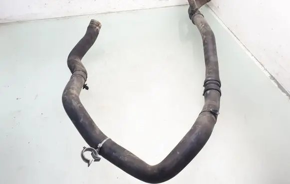 Engine coolant pipe/hose